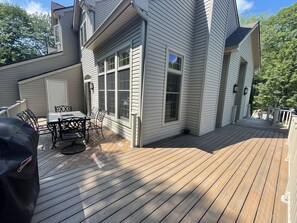 Outdoor dining - Luxury 5BD/4BTH at Big Boulder- Pro Pool Table- 10 FREE LAKE CLUB PASSES! (Lake Harmony)