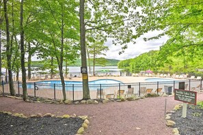 Property grounds - Luxury 5BD/4BTH at Big Boulder- Pro Pool Table- 10 FREE LAKE CLUB PASSES! (Lake Harmony)