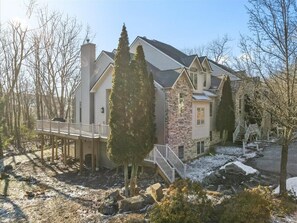 Exterior - Luxury 5BD/4BTH at Big Boulder- Pro Pool Table- 10 FREE LAKE CLUB PASSES! (Lake Harmony)