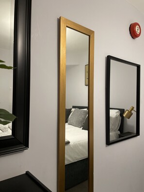 Deluxe Apartment, Private Bathroom | 1 bedroom - Suitely Berkeley Apartments (Cheltenham)