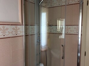 Dusche, Whirlpool, Haartrockner, Bidet
