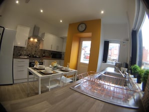 House, Ensuite | Shared kitchen - Townhouse @ 87 Walthall Street Crewe (Crewe)