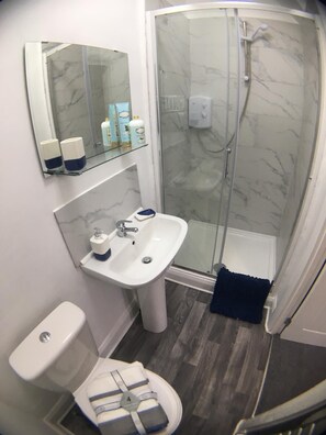 Bathroom - Townhouse @ 87 Walthall Street Crewe (Crewe)