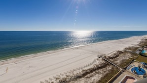 På stranden