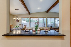 Dining - Unforgettable Chapel Rock Direct Window Views,Hot Tub, Patio, Wildlife Sightings! (Sedona)