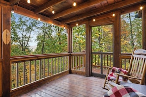 Property grounds - Dog-Friendly! Secluded Cabin! Only 10 mins to downtown! Hot Tub & Game Room (Blue Ridge)