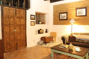 Fireplace - 1 bedroom El Azulejo in Mexican B&B Hacienda! (Zacatlán)