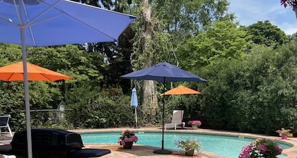 🌸🌼SUNSATIONAL Locust Valley Village Charmer🏖🎊HIGH SPEED INTERNET!💫