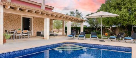 حمّام سباحة خارجي