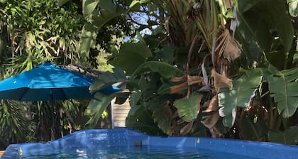 3Gulls Inn Ozona2-Boutique Hotel-SwimSpa-King Suite-Pets Stay Free-Dtntwn Ozona