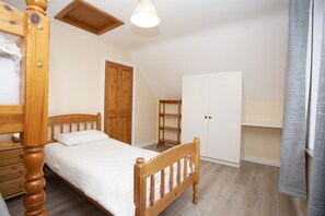 3 habitaciones, tabla de planchar con plancha y wifi gratis 