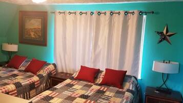 3 bedrooms, desk, iron/ironing board, free WiFi