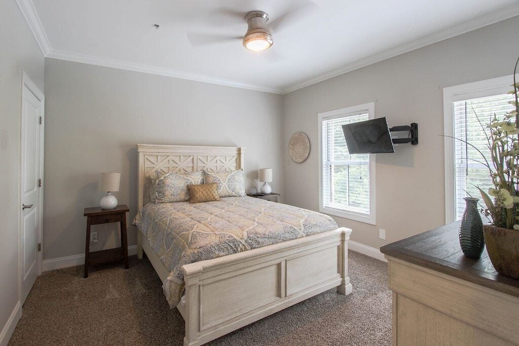 3 bedrooms, desk, iron/ironing board, free WiFi