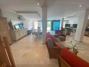 Flat-screen TV - private Villa Marrakech : Villa nahellan (Marrakech)