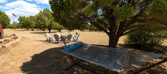 Grand Canyon - Pinion Pine Getaway - Fenced Acre & Mountain Views!