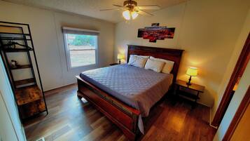 3 chambres, bureau, fer et planche Ă repasser, lit parapluie