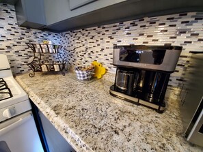 Fridge, microwave, oven, stovetop - Grand Canyon - Pinion Pine Getaway - Fenced Acre & Mountain Views! (Williams)