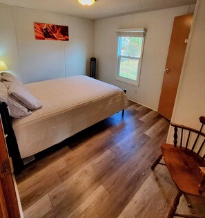 3 bedrooms, desk, iron/ironing board, travel cot - Grand Canyon - Pinion Pine Getaway - Fenced Acre & Mountain Views! (Williams)