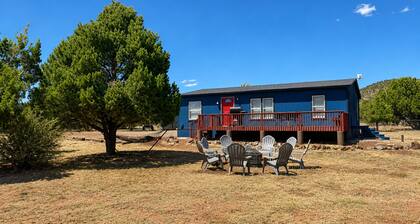 Grand Canyon - Pinion Pine Getaway - Fenced Acre & Mountain Views!