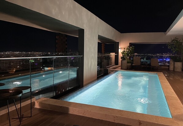 Outdoor pool, a heated pool