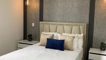 1 slaapkamer, een strijkplank/strijkijzer, wifi, beddengoed