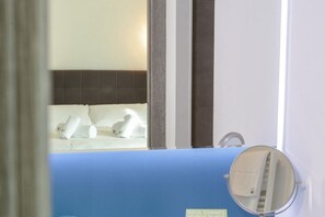 Iron/ironing board, travel cot, free WiFi, bed sheets - Studio (Sévrier)