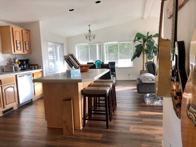 🐳🧜🏽‍♀️Sea La’VIEWS OceanHarborRiverVIEWS wHOT TUB Walk2Ocean LUXURY KingBeds+ EV+FUN