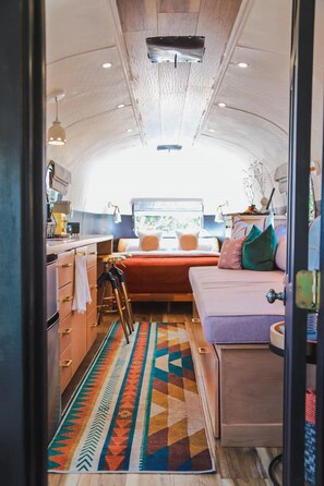 1 bedroom, desk, bed sheets