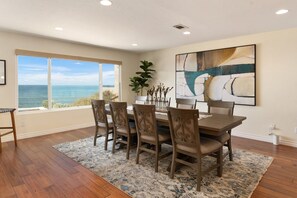 Dining - Stunning Ocean-view Oasis w/ Pool, Spa & Patio (San Diego)