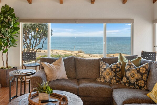 TV, fireplace - Stunning Ocean-view Oasis w/ Pool, Spa & Patio (San Diego)