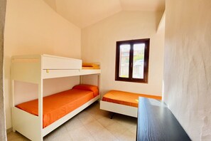 2 Schlafzimmer, Bügeleisen/Bügelbrett