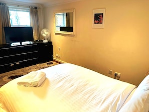 2 slaapkamers, een strijkplank/strijkijzer, wifi, beddengoed