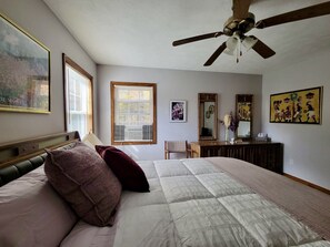 3 bedrooms, iron/ironing board, free WiFi, bed sheets - 3-BR Mt. Pocono Getaway with Indoor fireplace on Serene Acreage (Tobyhanna)