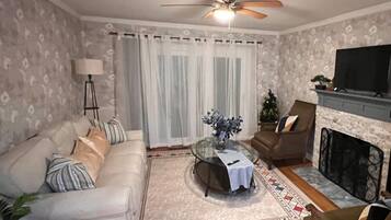 Smart TV y chimenea
