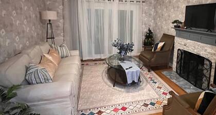 Beautiful safe family oriented quite and relaxing house with all Ammunities.