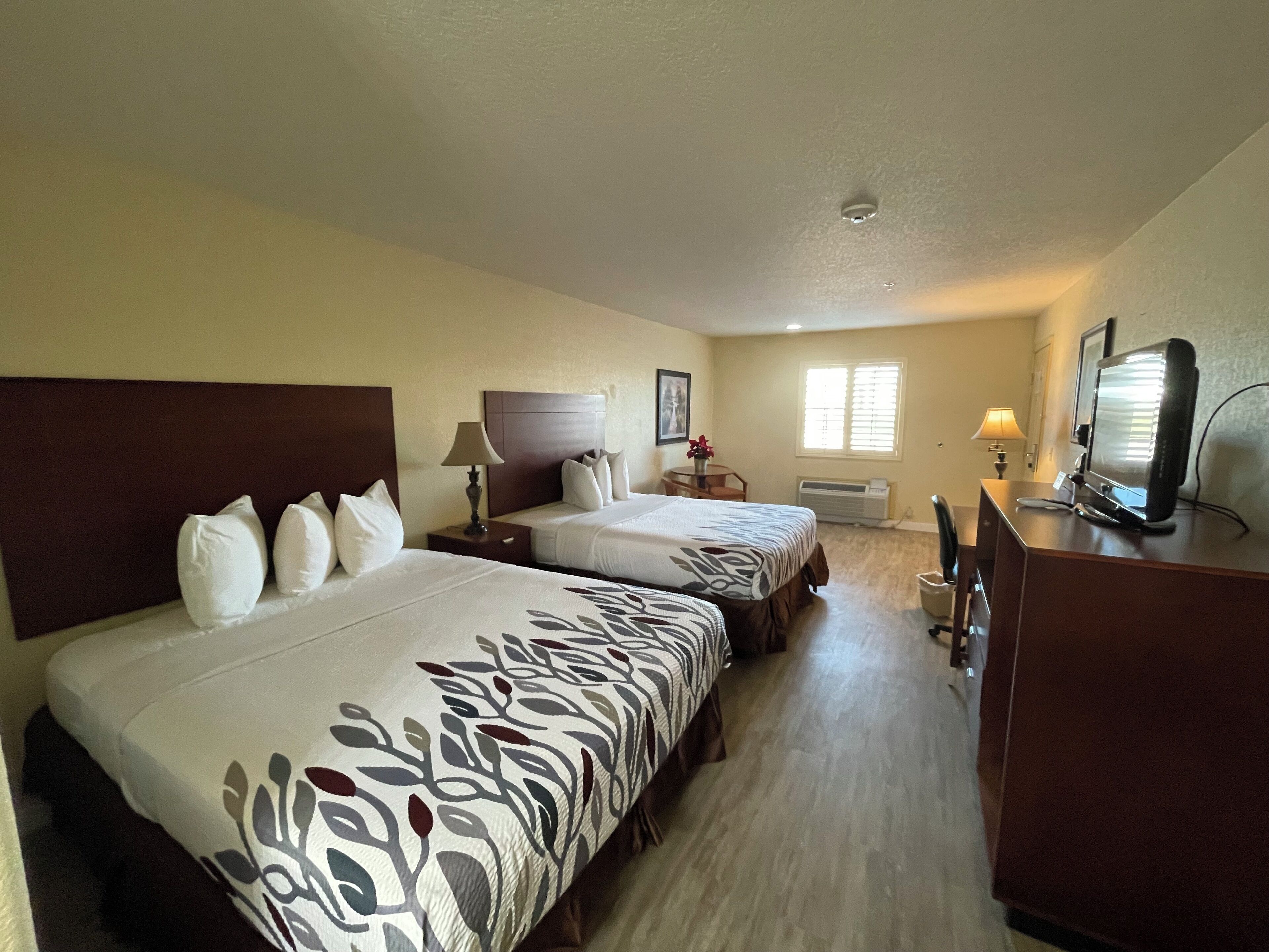 Kenedy Inn & Suites — photo 11