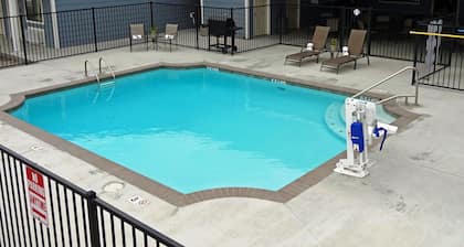 Kenedy Inn & Suites