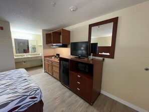 Comfort Single Room | Desk, iron/ironing board, free WiFi, bed sheets - Kenedy Inn & Suites (Kenedy)