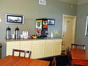 Termasuk sarapan Eropah pada hari minggu