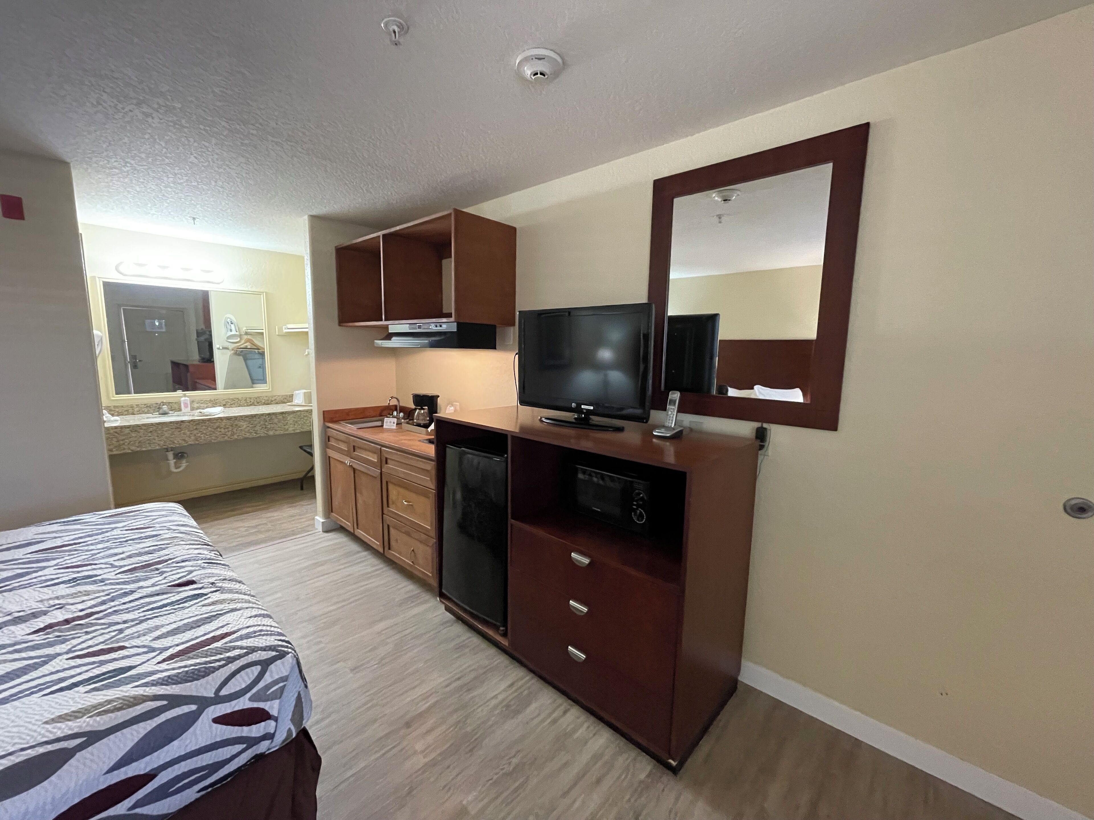 Kenedy Inn & Suites — photo 12