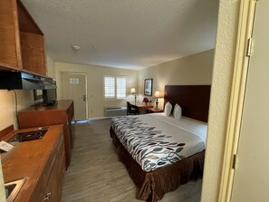 Comfort Single Room | Desk, iron/ironing board, free WiFi, bed sheets - Kenedy Inn & Suites (Kenedy)