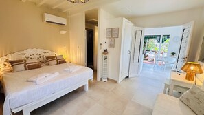 1 bedroom, iron/ironing board, travel cot, free WiFi - Rêves de Soleil: Sweet Sunset Lodge with panoramic sea view (Sainte-Anne)