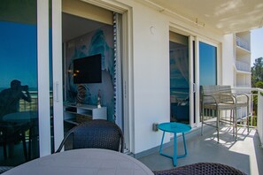 Outdoor dining - Beachfront 2/2 Condo on Treasure Island, 305W Oceana (Treasure Island)