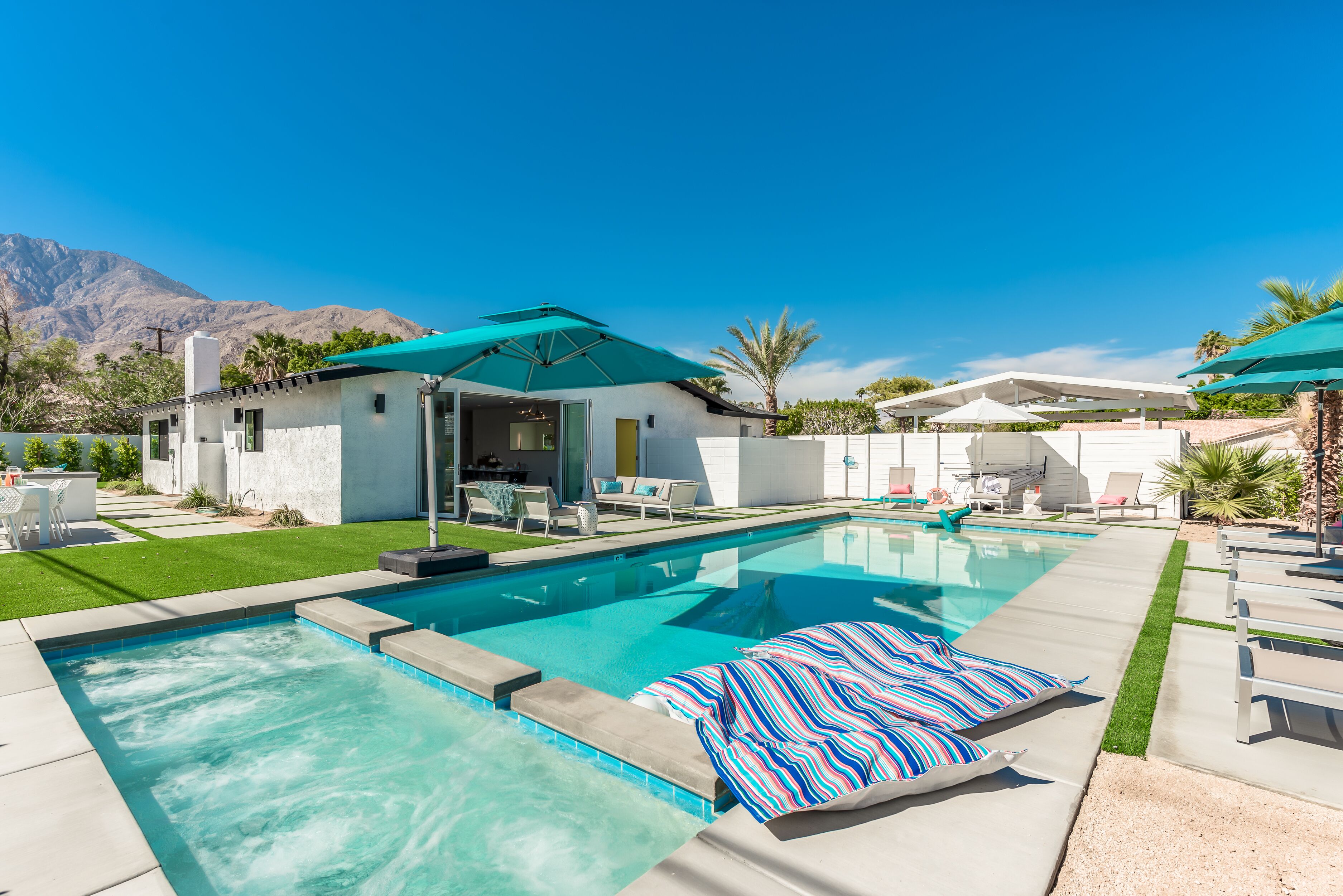 PS Sputnik: Heavenly And Out of This World Delivers in Palm Springs Orbit!