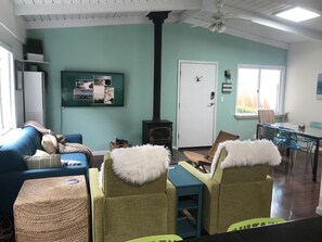 TV - .5mi from Poplar Beach and Main Street (half moon bay)