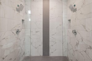 Combined shower/bathtub, towels, toilet paper - Huge 5BR Retreat w27ft Deck & Chef Kitchen 12 Mins From Airport & Benz Stadium (Atlanta)
