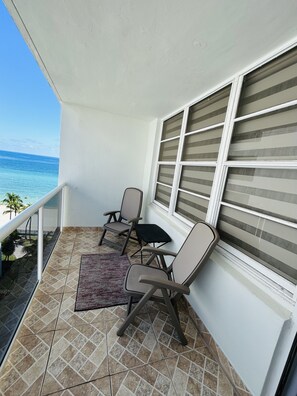 Property grounds - 97–A Hollywood Beach Oceanfront Condo with Free Parking! (Hollywood)