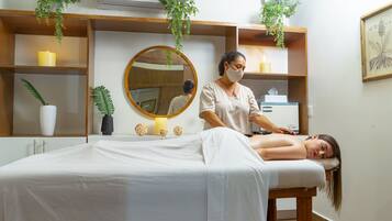Couples treatment room(s), sauna, hot tub, steam room
