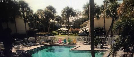 室外游泳池,恒温泳池