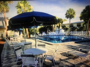 Piscina all'aperto, una piscina riscaldata